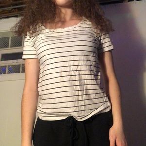 BASIC WHITE STRIPPED TEE